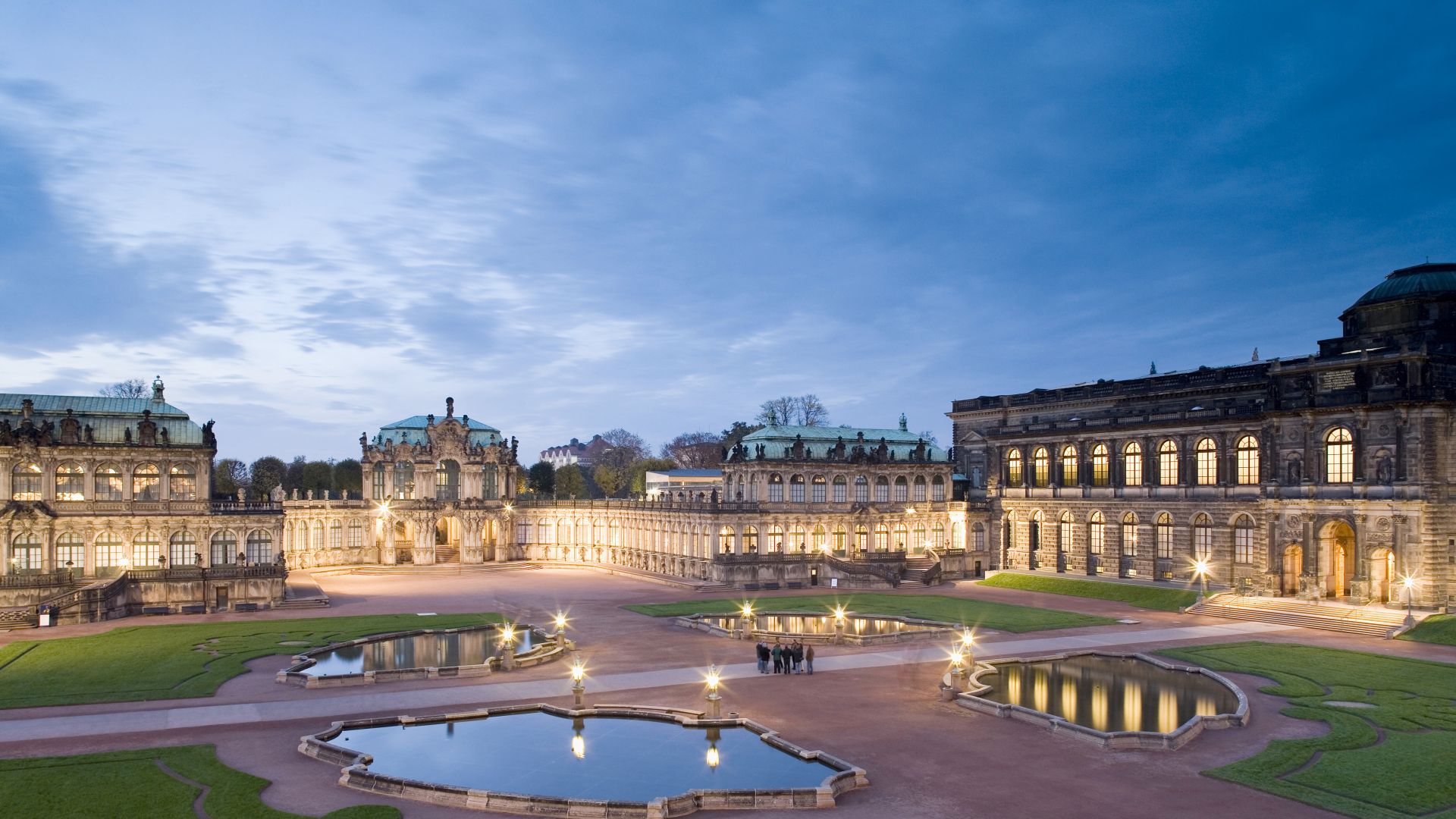 Dresden: Zwinger, rampart pavilion in the evening